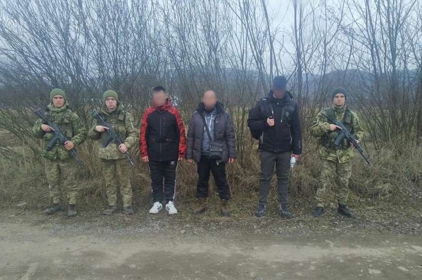 Громадяни України, призовного віку намагалися поза пунктами пропуску перетнути державний кордон України