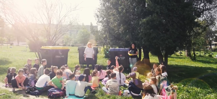 Ужгородські школярі вчитимуться  сортувати сміття (Відео)